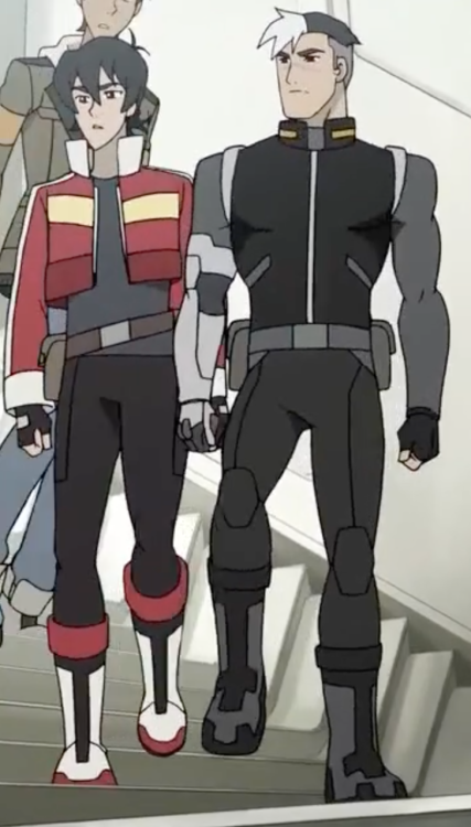 sheith-for-the-soul: Voltron Legendary Defender Ep 1: are they holding hands or not