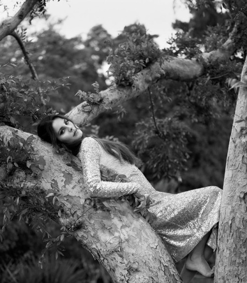 lanas-lolita:    Lana Del Rey photographed by Thomas Whiteside for Elle UK, 2017   