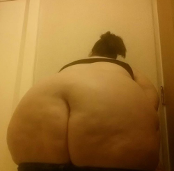 wickedlywenchy:Reblogging my butt, cuz its