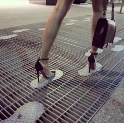 mylittlelust:  sloppy:  this is so considerate   Girl I feel you omg #citylifeproblems