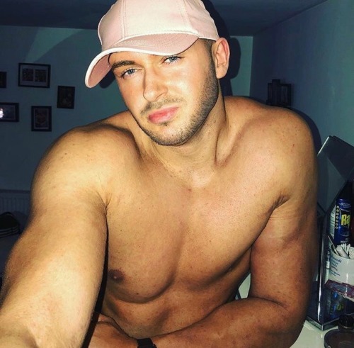 naughtyboy808:  One night with this 6’5 daddy. Just one night.