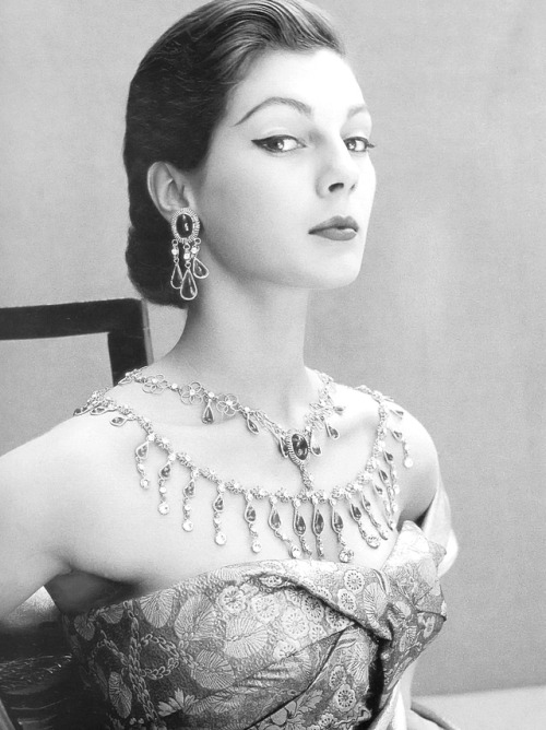 wehadfacesthen:Fiona Campbell-Walter modeling jewels by Cartier in a 1951 photo by Henry Clarke