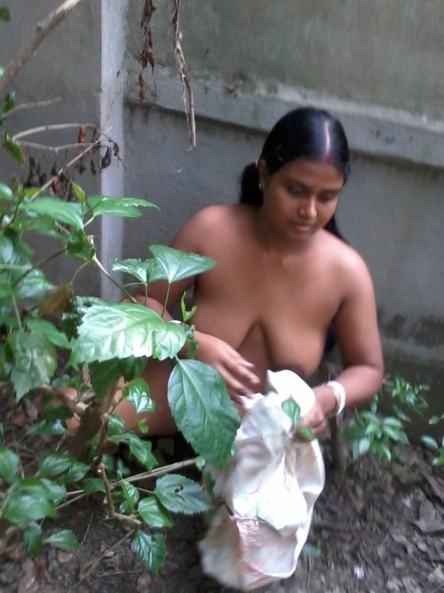 prythm:  Kya baath hain Dad, Radha kaku ki nangi pics aap k laptop mein? Ise bhi use kiya aap nay… No wonder that’s why you always want to go your hometown… 3 of 3  Follow http://prythm.tumblr.com/ for more… KIK: Prythm