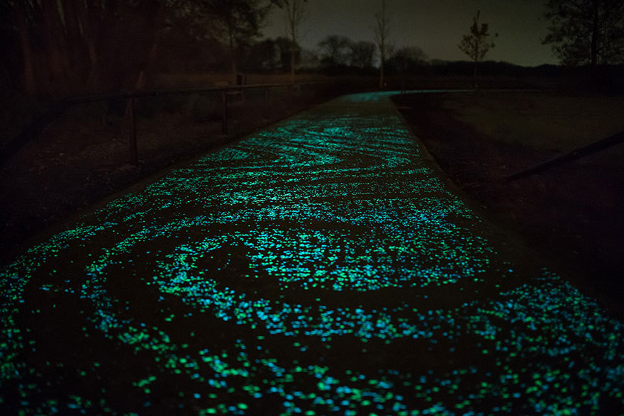 culturenlifestyle: Van Gogh Path by Daan Roosegaarde Van Gogh-Roosegaarde bicycle