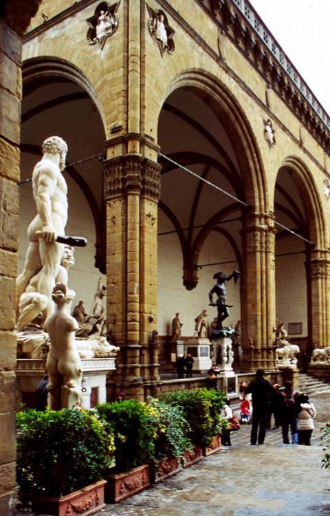 allthingseurope:  Loggia dei Lanzi, Florence (by Cåsbr) 