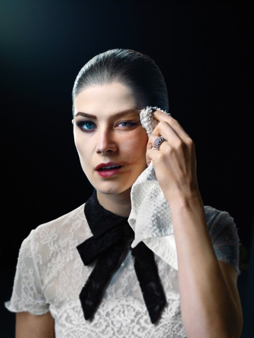 Gone girl Rosamund Pike photographed by David Fincher for W Magazine