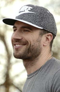 samhuntmusic:  “When that first slow love song came on, she couldn’t hide that secret smile.” #BottleItUp