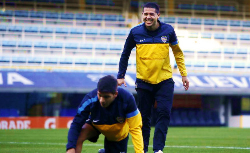 cantfixourhearts:  Entrenamiento de Boca Juniors 17-7-13 Por favor, si vas a usar