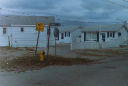 woods-baby:  the little white and blue houses on the beach 