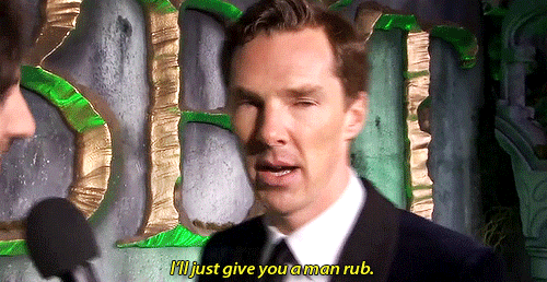luciawestwick:  Benedict Cumberbatch gives a man rub at The Hobbit The Battle Of
