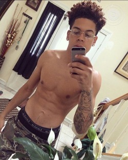 yourniggasdick:  obeykingz31:  southjerseyniggasexposed:  J  I need him in my life!!! I would love to work that dick!!! 8==👊==D💦💦💦👅  Someone find his info.