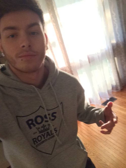 zaliti: I took this like two days ago, I literally do not know how to selfie anymore