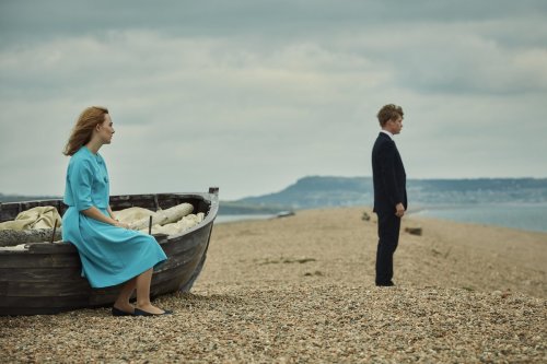 saoirseronandaily:First look at Saoirse Ronan and Billy Howle in ‘On Chesil Beach’ (2017)