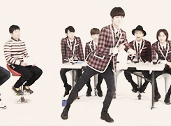tienyeol:  b1a4’s girl group dance (○゜ε゜○)