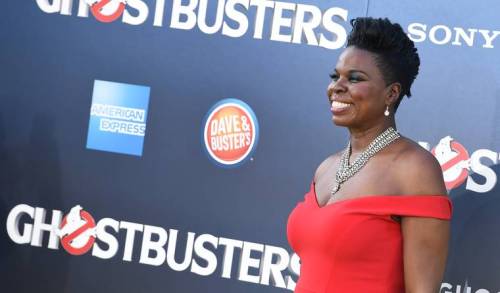 this-is-life-actually:Christian Siriano designed Leslie Jones a stunning dress for her ‘Ghostbusters