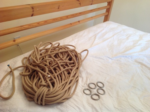 thejaguarr:  spankednlovinit:  DIY bondage bed part one…. 50m of rope, 2 D rings, 5 O rings and hours of pleasure to come…..  Crafty! 