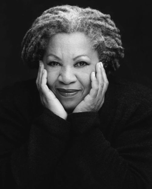 “Make a difference about something other than yourselves.” #ToniMorrison Her words. Her 