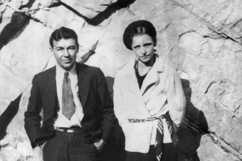 claudiamatossilva:  Bonnie & Clyde - original couple in the 30’s