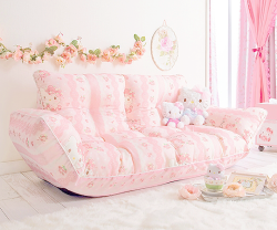 akaashie:  Hello Kitty Couch from kimmooo777Price: