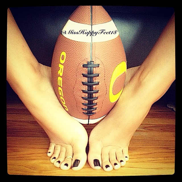 adablackxxx:  the-pedi-connoisseur:  Magnificent!  &lt;3 The best feeties I’ve