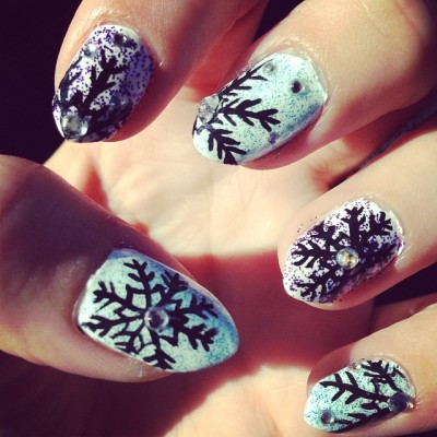❄️❄️❄️ Sadly, Its been awhile since I’ve done my nails. #nails #nailart #snowflakenails #winternails #natural nails #glitterpeople