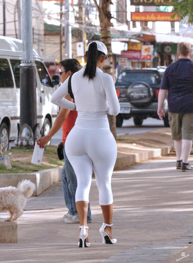 thewiderthehipsthedeeperthedip:  Love those sexy wide hips… http://thewiderthehipsthedeeperthedip.tumblr.com/