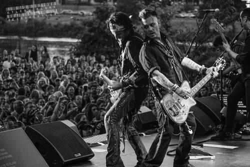 sakurafavjd:  Joe Perry and Johnny Depp perform at Aurora. 