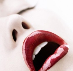 mannequinfetish:  Mannequin. That mouth.