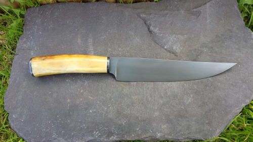 ru-titley-knives:  bonesknives:  eavning all , this is an old time hunter style knife  the blade is etched bearing steel 7.5 inch long 35mm wide and 5mm at its thickest  the handle is stag from a very old carving knife . its hard to tell from the pics