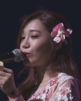 eunjieveryday:  (◕∀◕✿) Flower princess 