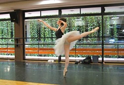 ballettights:  Beautifully on pointe