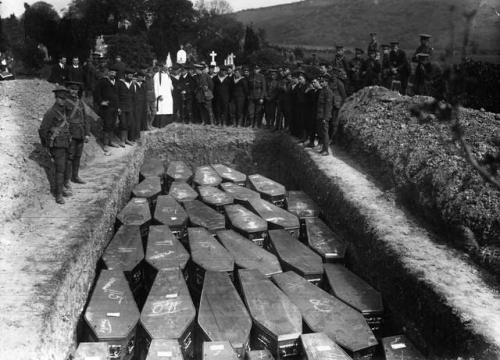Lusitania victims&rsquo; grave, 1915  