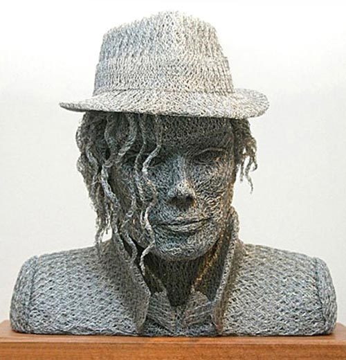 xxziggystardust:Chicken Wire Michael JacksonWire Sculpture by Ivan Lovatt