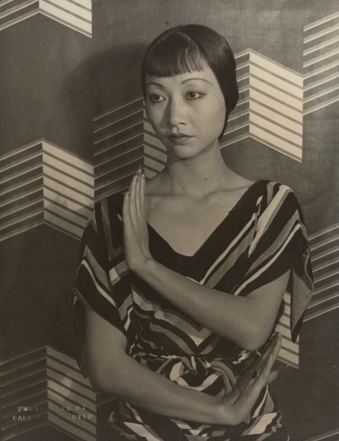 twixnmix:  Anna May Wong photographed by Carl Van Vechten on September 22, 1935.