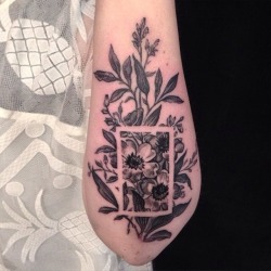 sempiiternal-fantasy:the—mothqueen:  tattoome:  Esther Garcia  💖