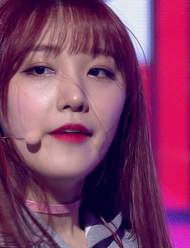 femaleidol: wee woo (170421) → roa