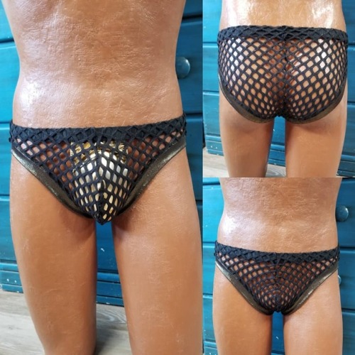 This Pair Of Cheeky's Made With A Wide Open Mesh Has A Foiled Gold Floating Pouch. The Leg Bands Are