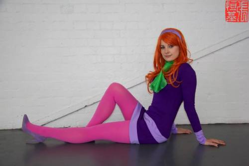 pantyhosedcharacters: Daphne Blake - Scooby-Doo Cosplay by: Sootydragon 