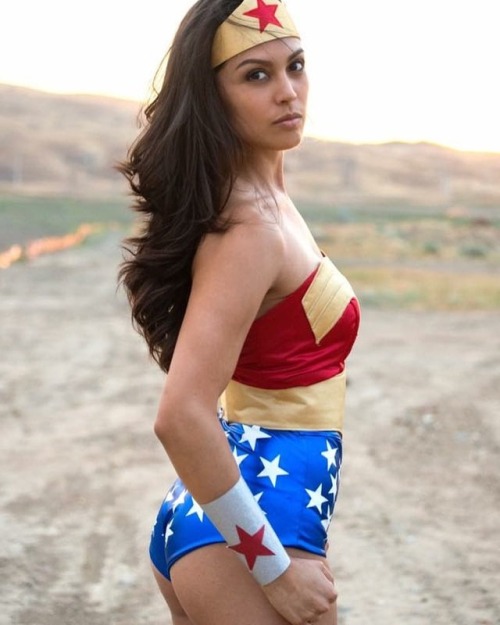 wonderwofan:  #wonderwoman By @rpomplun #justiceleague #amazon  #themyscira #princess #dccomics #cosplayer #cosplay #cosplagirl #diana #batmanvsuperman #wonderwofan #downofjustice #wonderteamard