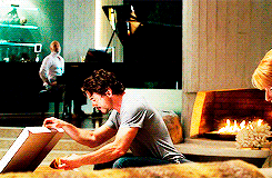 fishcustardandthecumberbeast:theironman:Tony Stark + Food  See? He eats ALL THE