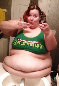 fatssbbwbellies:  I just want her to sit