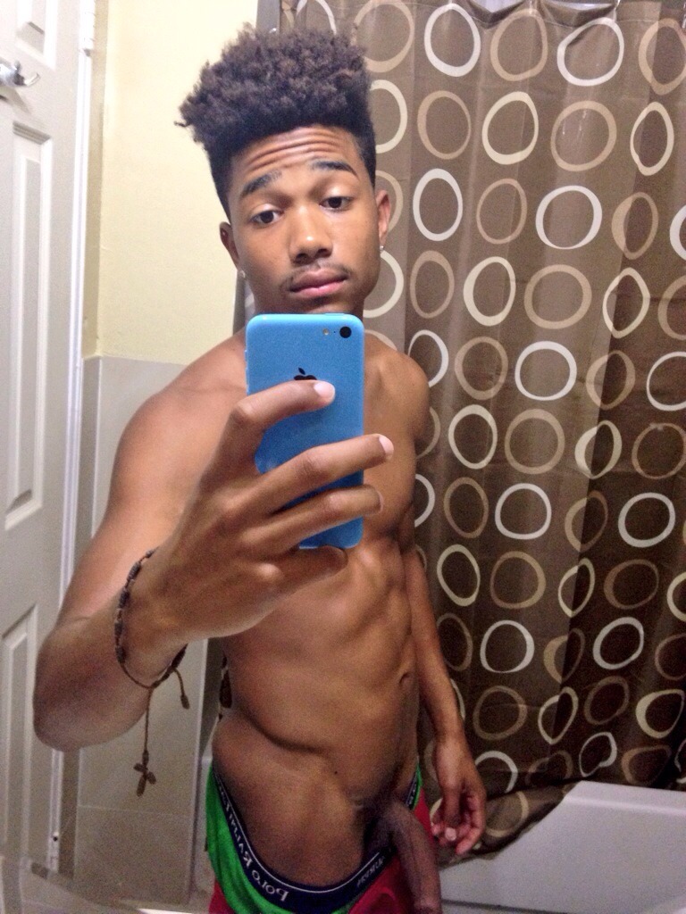 officialjaydaniels:  kiingcharmiing:  This Nigga Sexy  I know sex with him is so
