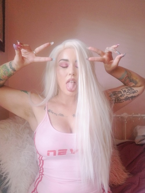 dreamy-babydoll:  Never on here anymore, but I still luv u guys