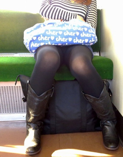 電車内で完全に油断してるミニスカお姉さんのパンチラ盗撮画像 100枚 - パンチラ☆ぱんちら