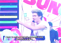   niall performing lwwy in music station      
