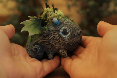 lubalunasa:sosuperawesome:Dragon Planters and Figurines by Dragon Farm on Etsy They’re so ooooh cute