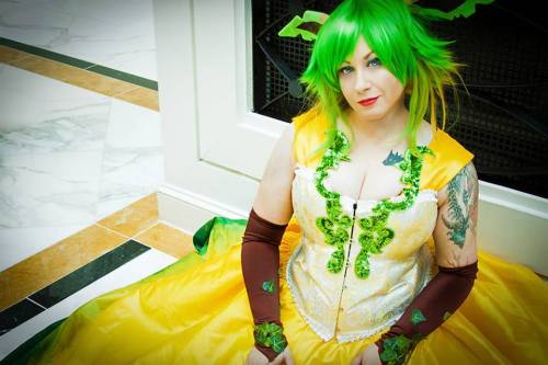 #cosplayrainbowchallenge Wednesday - YellowEven though Leafeon is mostly a green pokemon, my ombre d