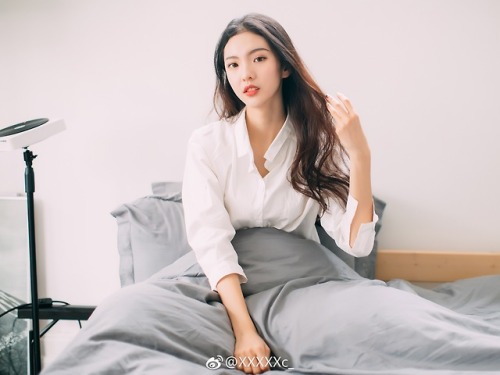 baoniaotougao:  上海 00后 China joy 模特 徐辰 漏点 套图