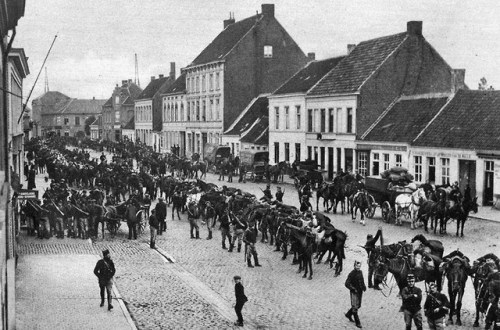 Belgian chasseurs (a type of light infantry) passing through the townof Deinze on their way from Ghe