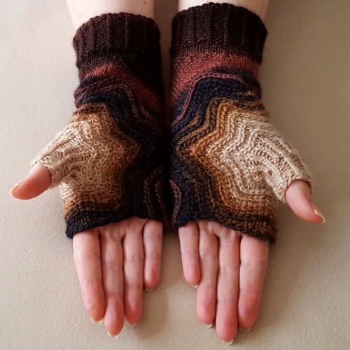 #throwbackthursday Zimtstern Mitts - free #knittingpattern on my blog:  knitting-and-so